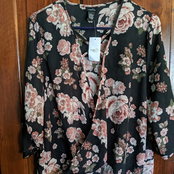 Rue21 Tops - Rue 21 floral top